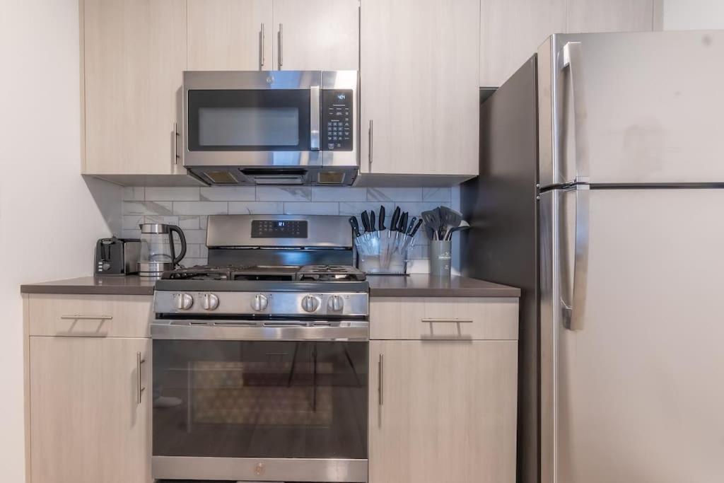 2 Bedroom 2 Bath Suite, Near American Dream And The Airport, Free Parking, King Bed And 2 Queen Beds, Washer And Dryer Orange ภายนอก รูปภาพ