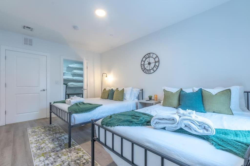2 Bedroom 2 Bath Suite, Near American Dream And The Airport, Free Parking, King Bed And 2 Queen Beds, Washer And Dryer Orange ภายนอก รูปภาพ